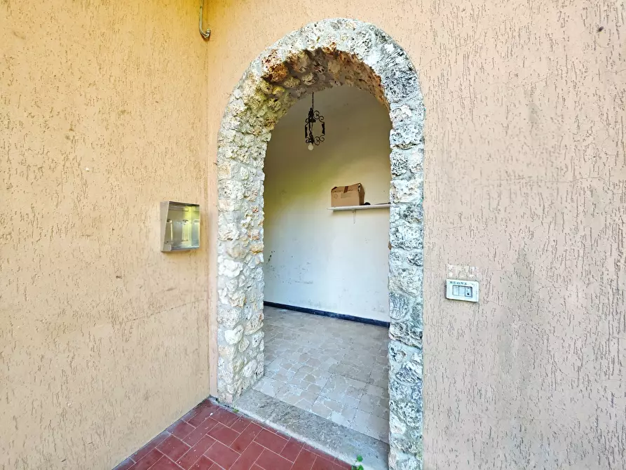 Immagine 11 di Porzione di casa in vendita  in SP23 683 a Castelnuovo Magra