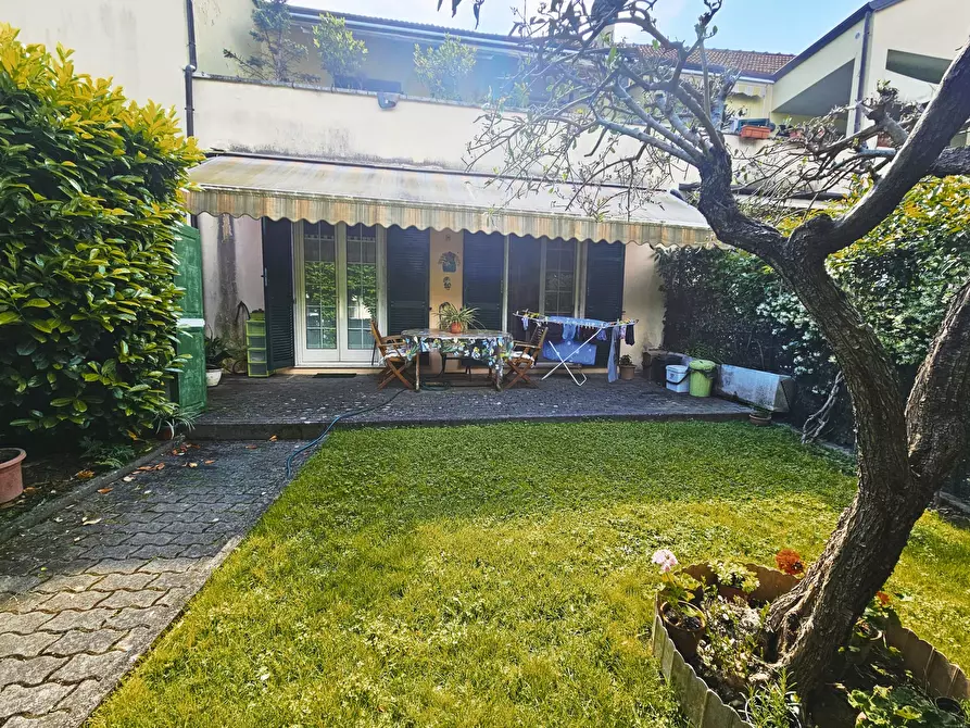 Immagine 7 di Trilocale in vendita  in Via XXV Aprile 44 a Ameglia