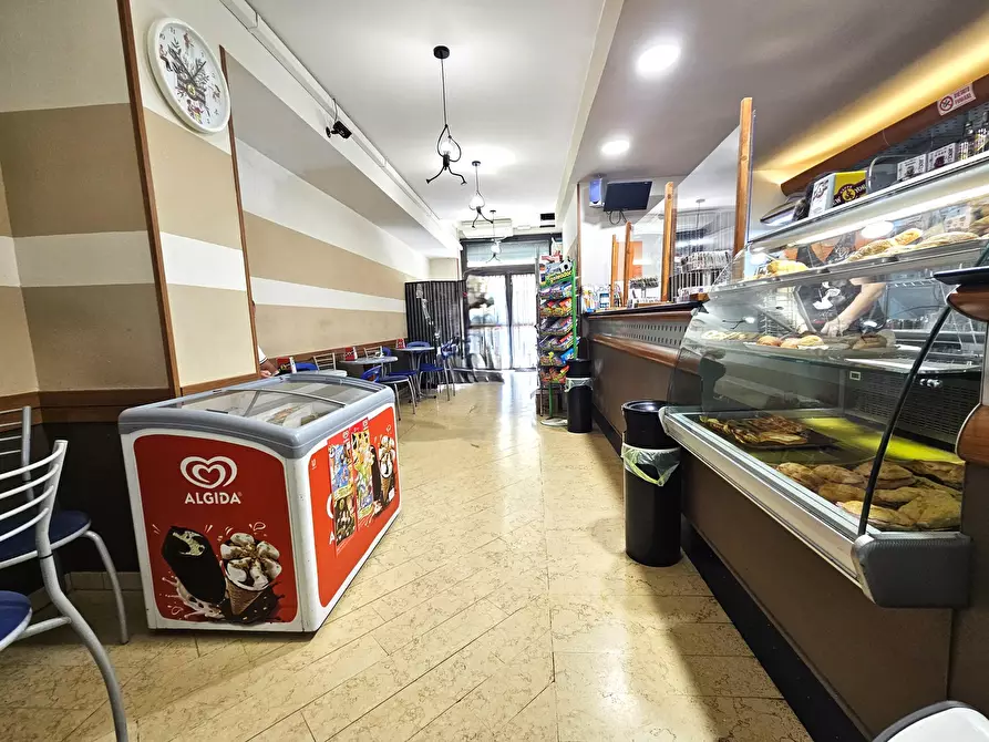 Immagine 1 di Bar / Ristorante in vendita  in Via Eugenio Montale 35 a Carrara