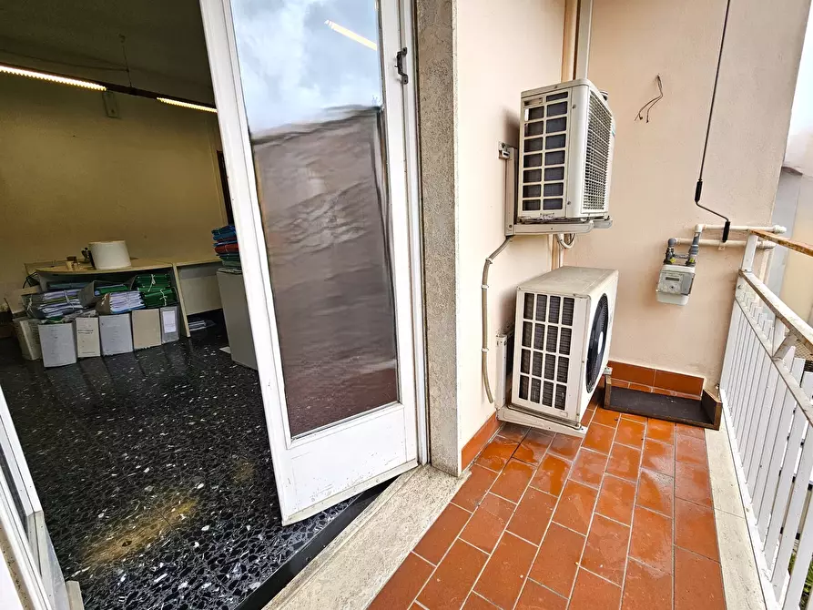 Immagine 11 di Pentalocale in vendita  in Via Fratta 10 a Sarzana