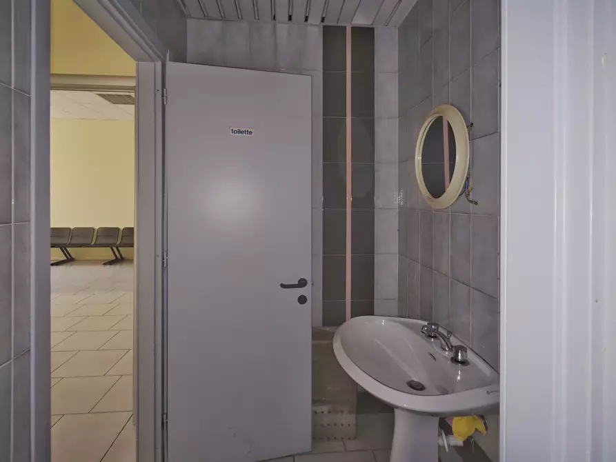 Immagine 39 di Ufficio in vendita  in Via Brigata Partigiana Ugo Muccini 92 a Sarzana