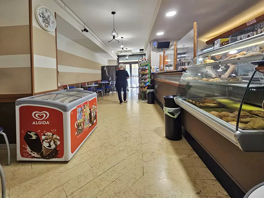 Immagine 10 di Bar / Ristorante in vendita  in Via Eugenio Montale 35 a Carrara