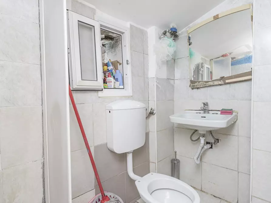 Immagine 9 di Bilocale in vendita  in Via Elvo 12 a Torino