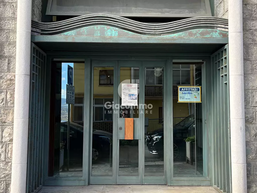 Immagine 24 di Locale commerciale in affitto  in Via Nicola Vaccaro a Potenza