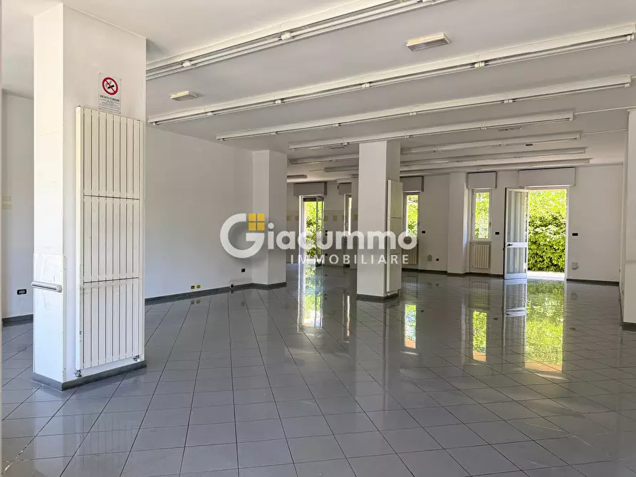 Immagine 5 di Locale commerciale in affitto  in Via Parigi 44-46 a Potenza