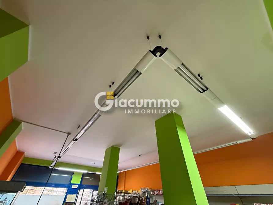 Immagine 9 di Locale commerciale in vendita  in Via Giuseppe Mazzini 23 a Potenza