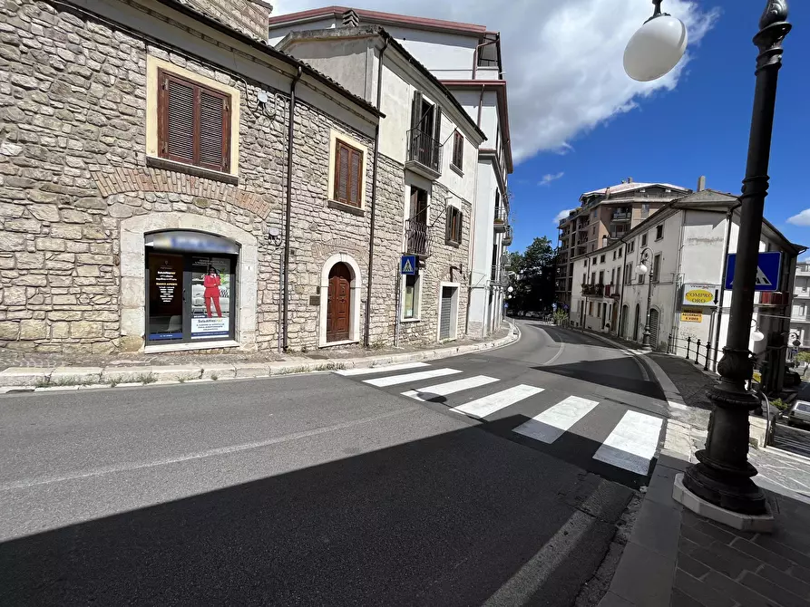 Immagine 1 di Locale commerciale in affitto  in Corso Umberto I 1 a Potenza