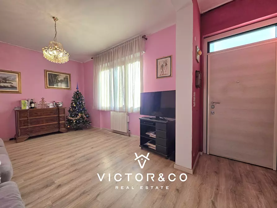 Immagine 1 di Villa in vendita  in Via Gramoni sn a Novara