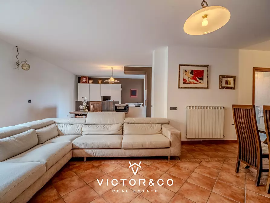 Immagine 3 di Casa bifamiliare in vendita  in Via Borghetto 4 a Casalino