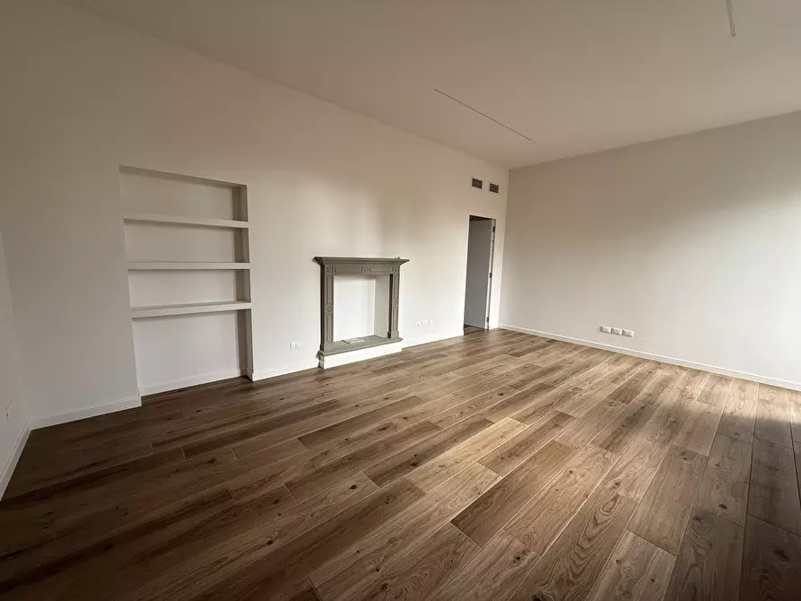 Immagine 30 di Bilocale in vendita  in Via Giuseppe Sirtori 1 a Carate Brianza