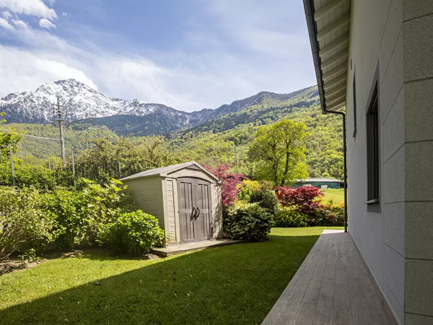 Immagine 33 di Villa in vendita  in Via Colombèe 11 a Colico