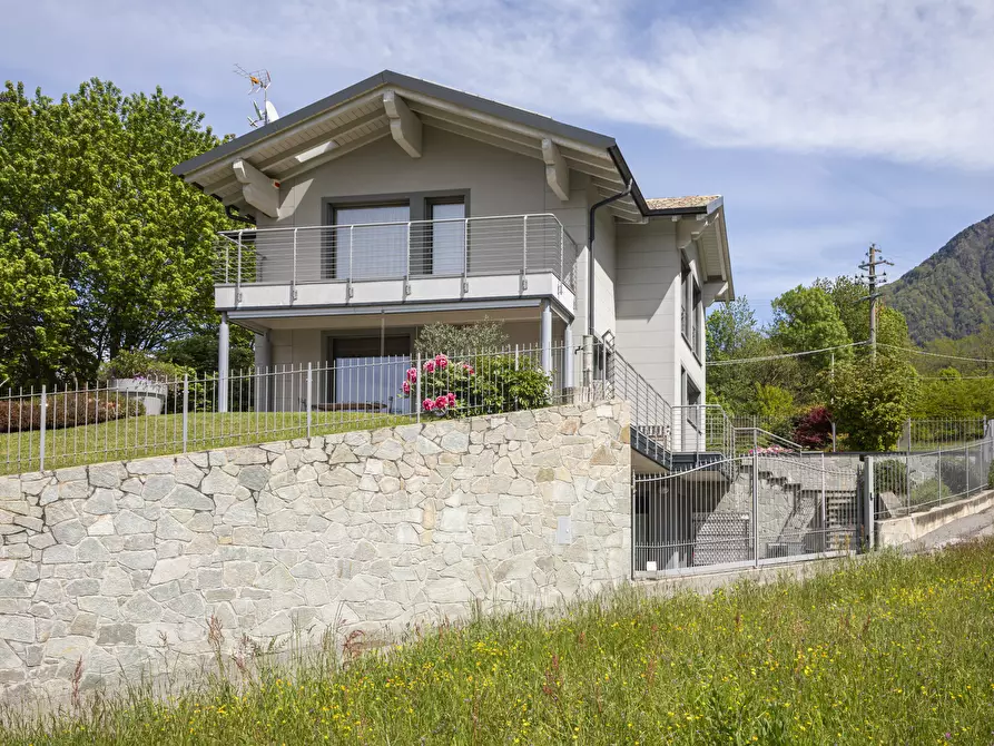 Immagine 22 di Villa in vendita  in Via Colombèe 11 a Colico