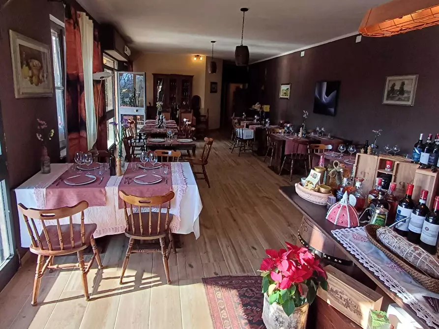 Immagine 12 di Locale commerciale in affitto  a Fornovo Di Taro