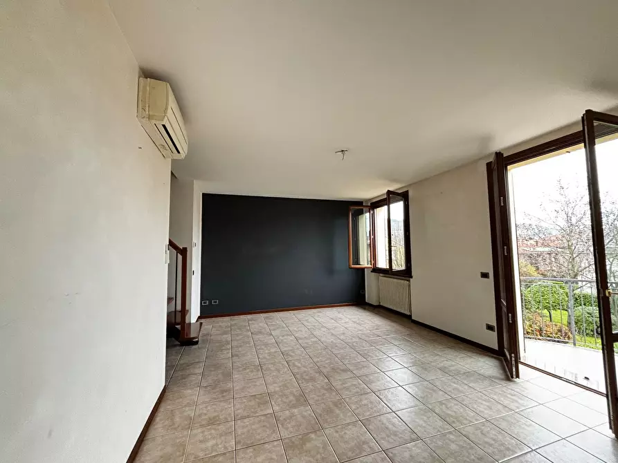 Immagine 7 di Monolocale in vendita  a Medesano