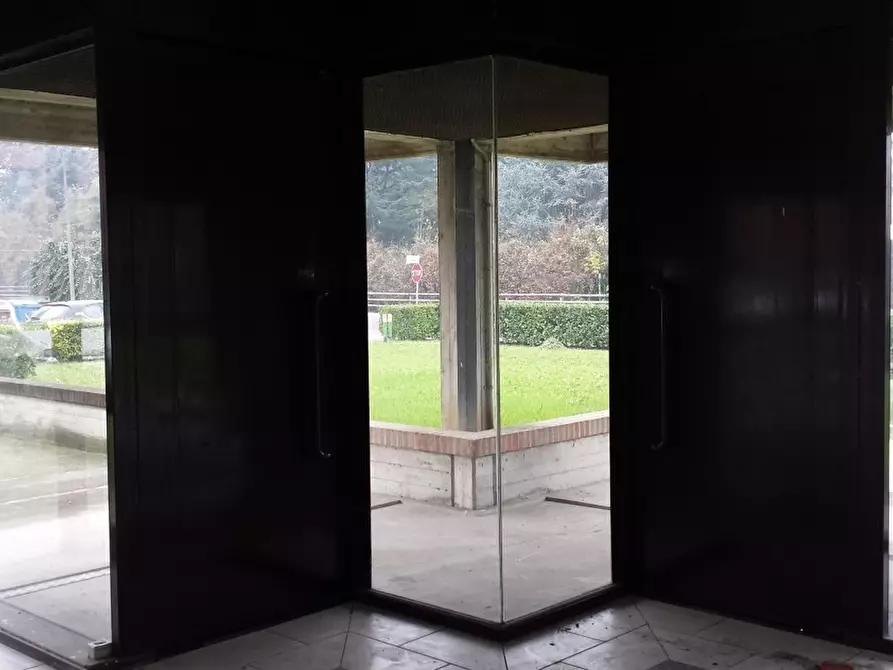 Immagine 31 di Attività artigianale in affitto  a Collecchio