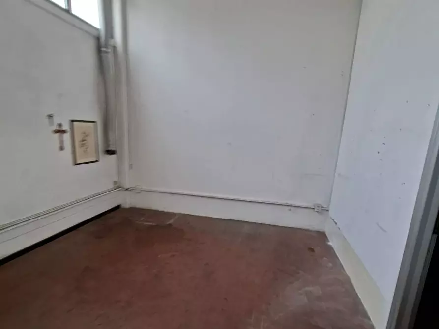 Immagine 10 di Capannone industriale in vendita  a Parma