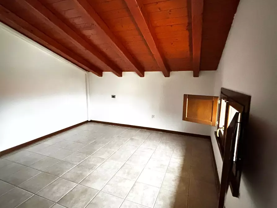 Immagine 30 di Monolocale in vendita  a Medesano