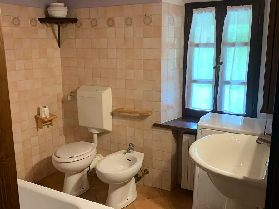 Immagine 13 di Trilocale in affitto  a Varano De' Melegari