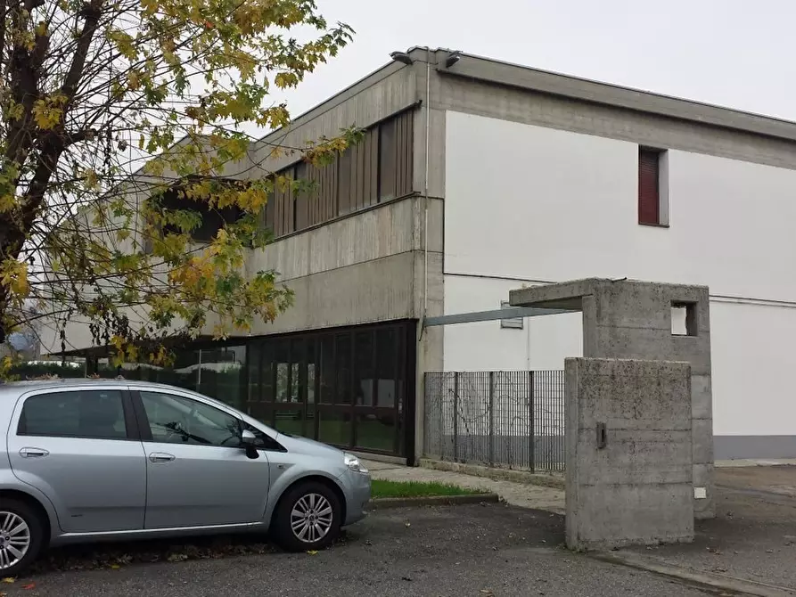 Immagine 40 di Attività artigianale in vendita  a Collecchio