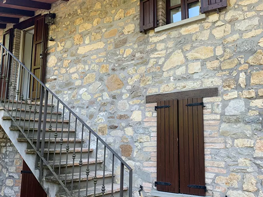 Immagine 1 di Trilocale in affitto  a Varano De' Melegari