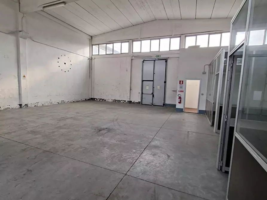 Immagine 4 di Capannone industriale in vendita  a Parma