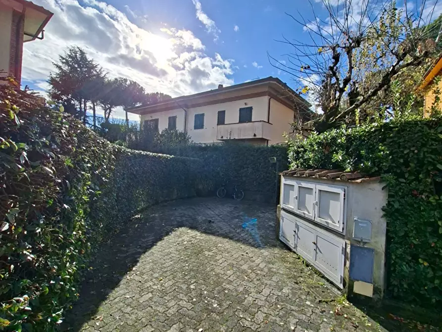 Immagine 49 di Quadrilocale in vendita  a Massa