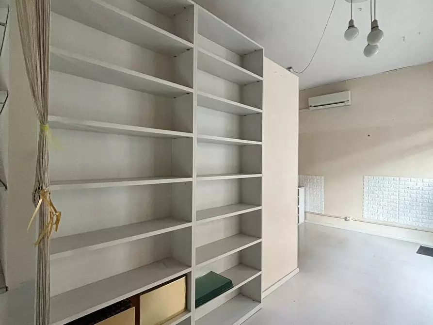 Immagine 7 di Locale commerciale in affitto  a Fornovo Di Taro