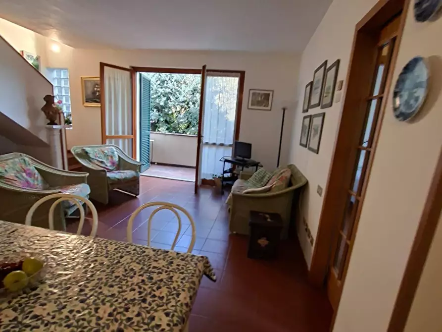 Immagine 11 di Quadrilocale in vendita  a Massa