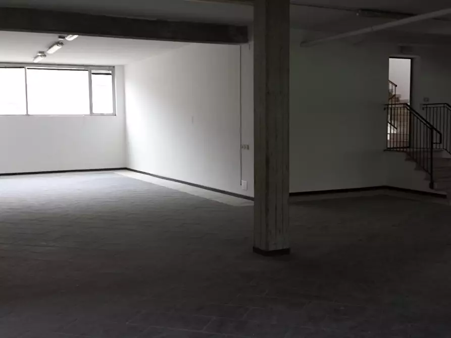 Immagine 26 di Attività artigianale in vendita  a Collecchio