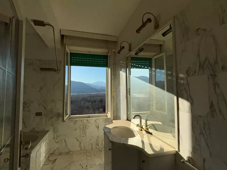 Immagine 64 di Casa trifamiliare in vendita  a Varano De' Melegari