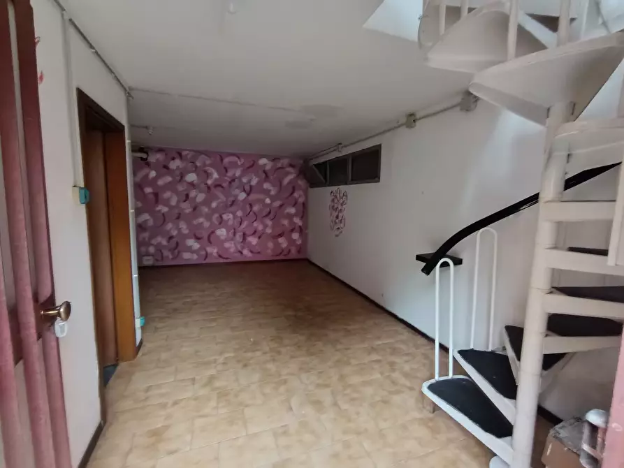 Immagine 11 di Locale commerciale in vendita  a Fornovo Di Taro