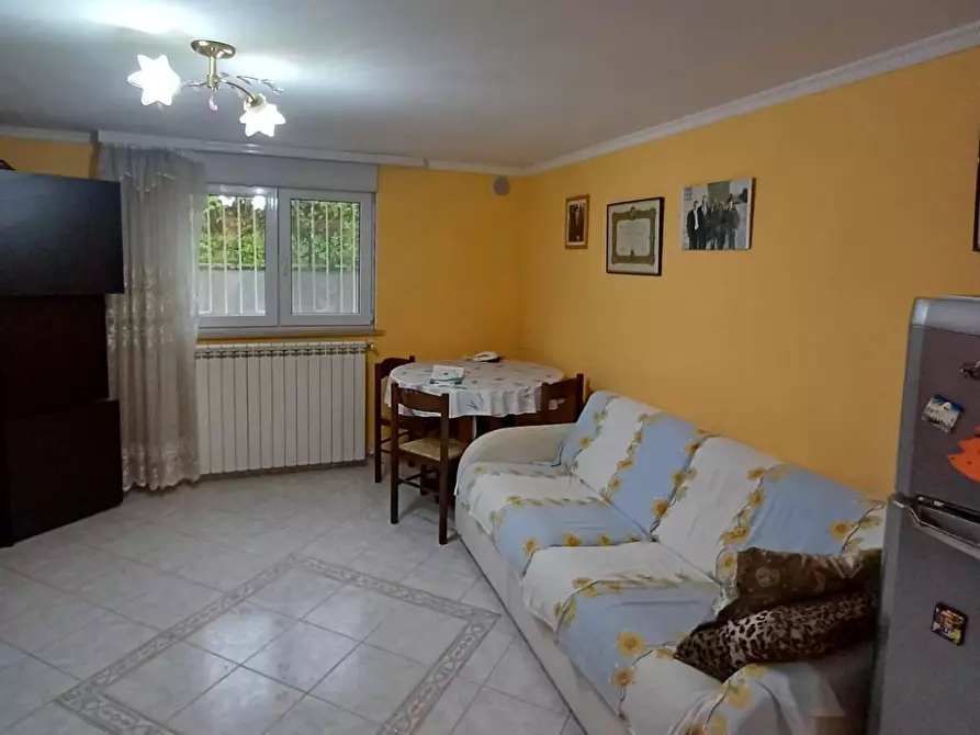 Immagine 9 di Bilocale in vendita  a Medesano