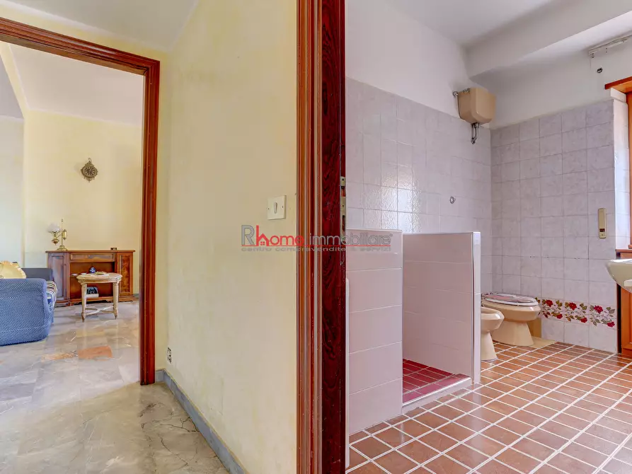 Immagine 15 di Trilocale in vendita  in Via Monte Lupo Fiorentino 99 a Roma