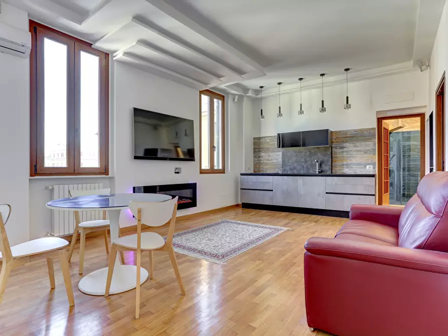 Immagine 5 di Trilocale in vendita  in VIA DI SAN GIOVANNI IN LATERANO 190 a Roma