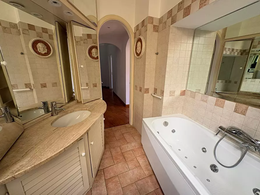 Immagine 15 di Trilocale in affitto  in Via di San Giovanni in Laterano 276 a Roma