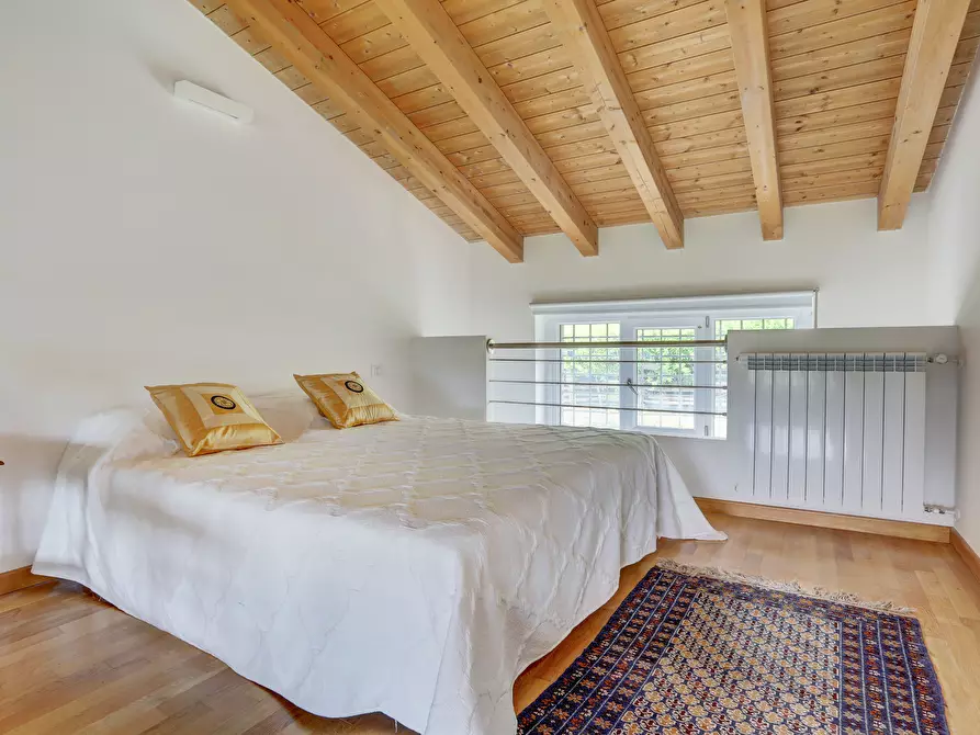 Immagine 3 di Villa in vendita  in Via del Fontanile di Mezzaluna 231 a Fiumicino