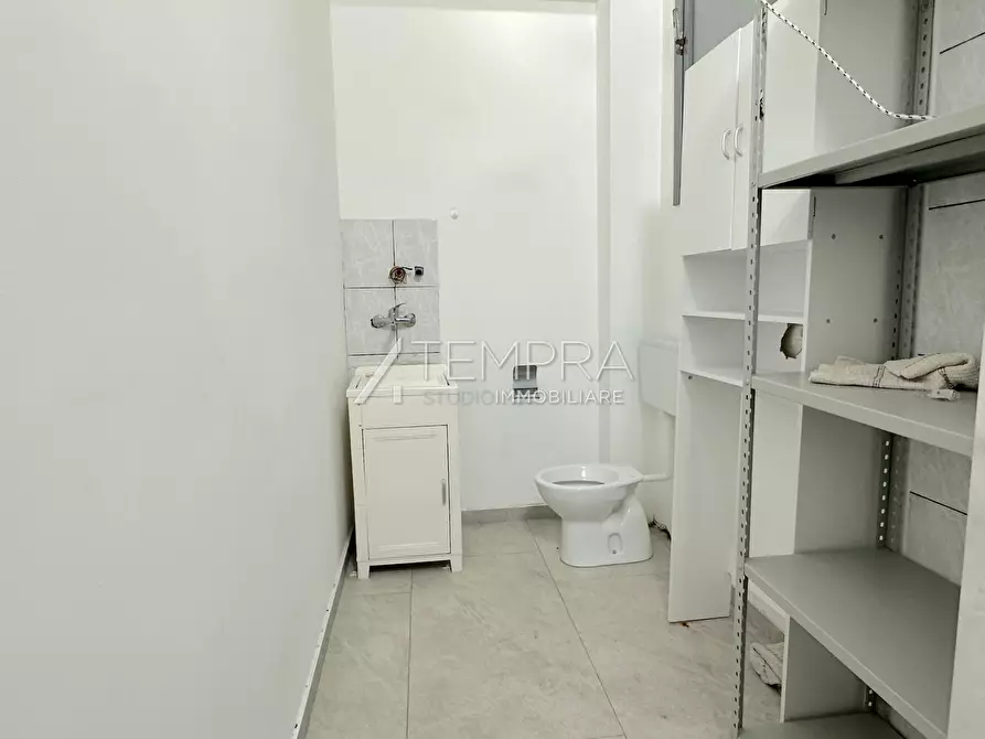 Immagine 17 di Casa indipendente in vendita  a Adrano