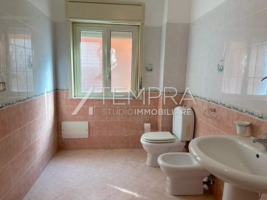 Immagine 10 di Appartamento in vendita  in Via Battiati 96 a Adrano