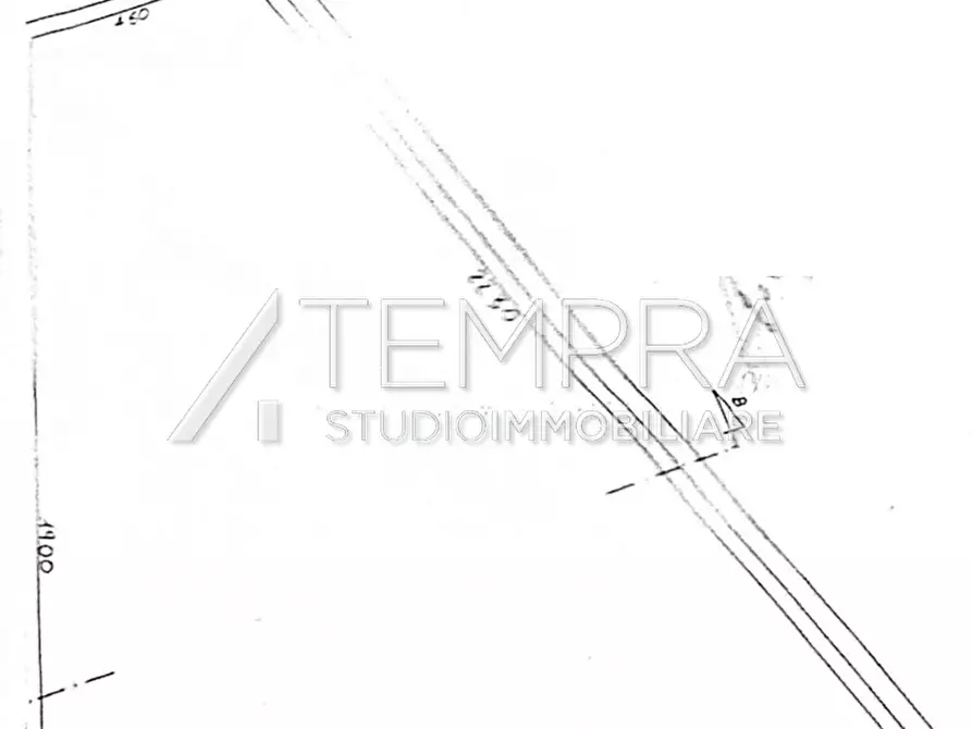 Immagine 18 di Locale commerciale in vendita  a Adrano