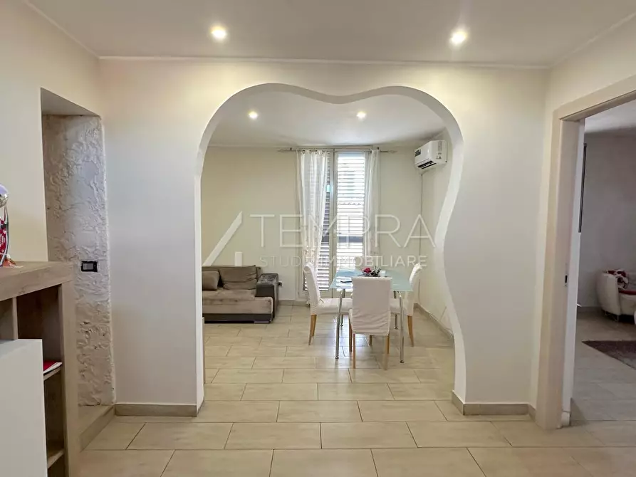 Immagine 2 di Appartamento in vendita  in Via Cipollone a Adrano