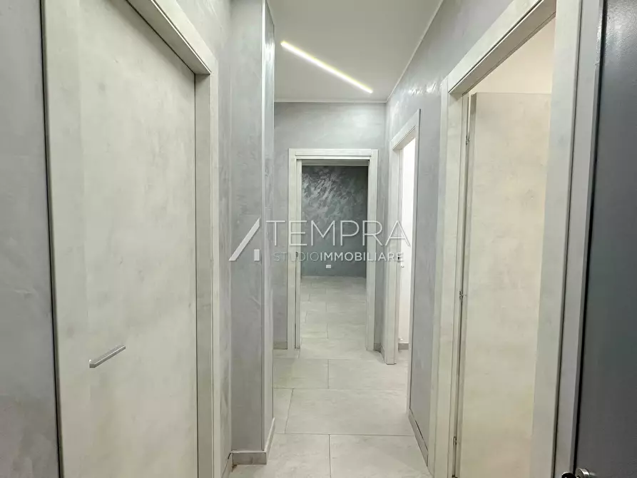 Immagine 13 di Casa indipendente in vendita  a Adrano