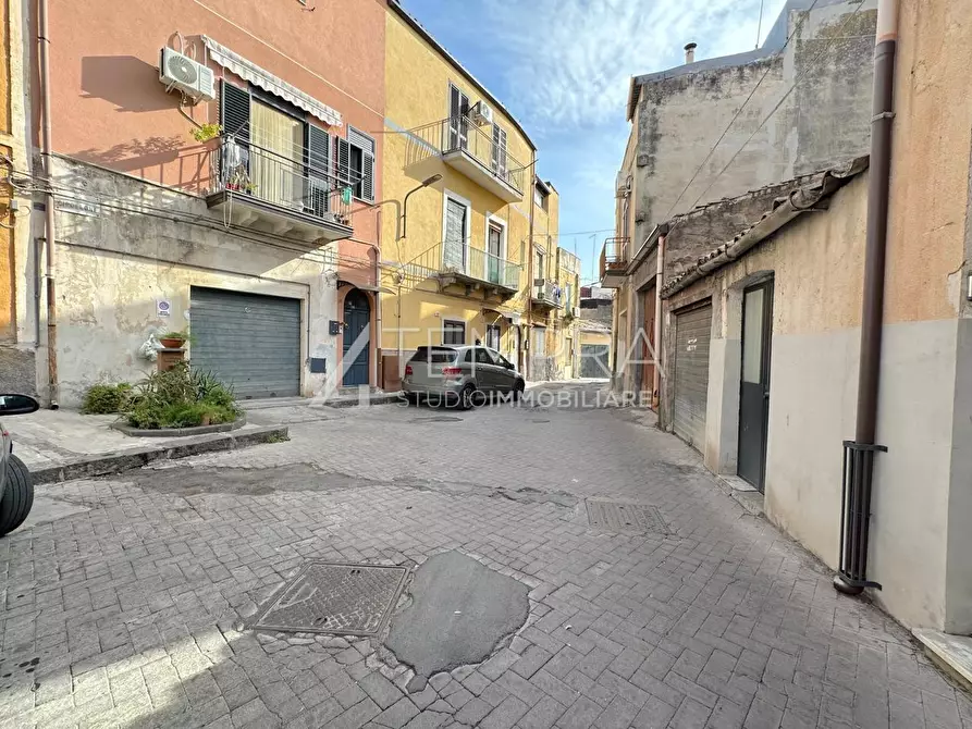 Immagine 23 di Appartamento in vendita  in Via Cipollone a Adrano