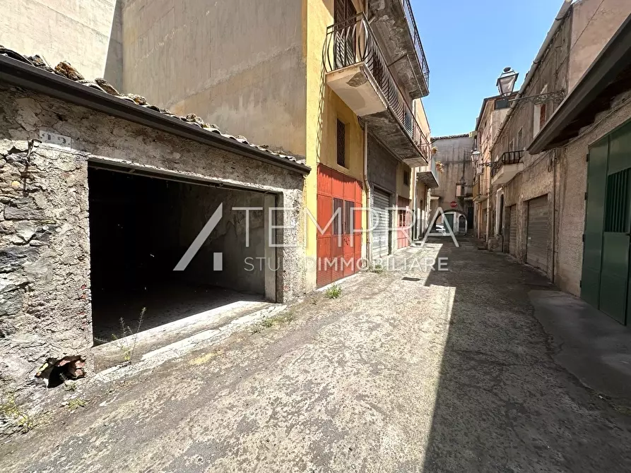 Immagine 3 di Casa indipendente in vendita  a Adrano