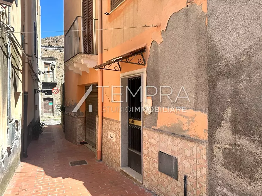 Immagine 27 di Appartamento in vendita  a Adrano