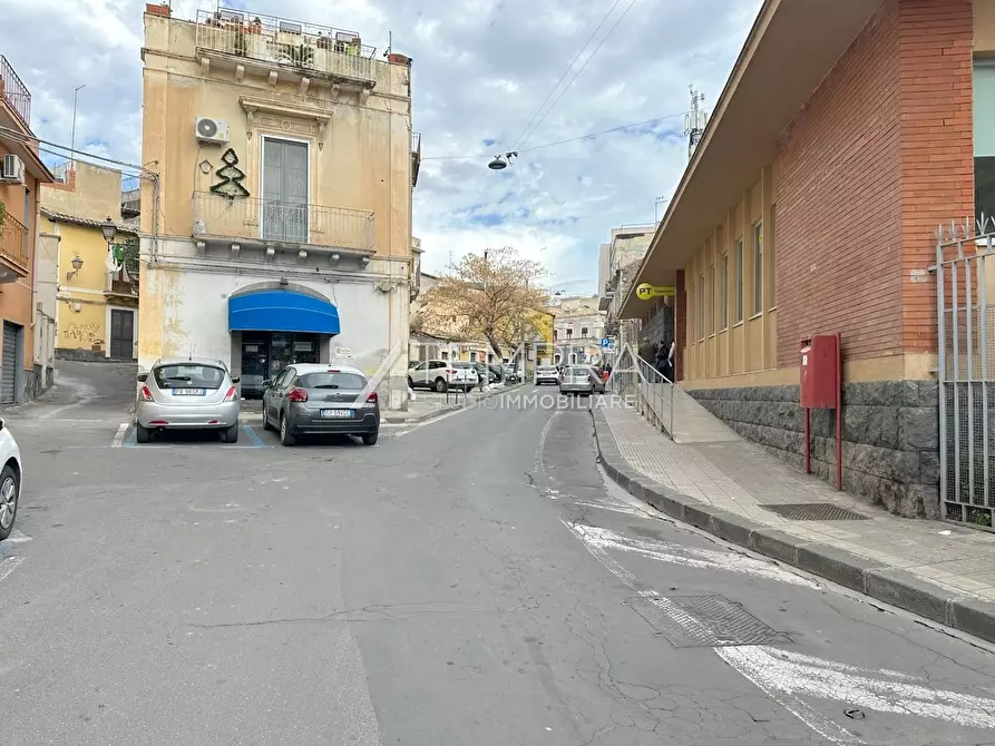 Immagine 2 di Casa indipendente in vendita  a Adrano