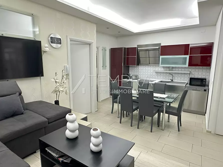 Immagine 5 di Casa semindipendente in vendita  in VIA SOLICCHIATA a Adrano