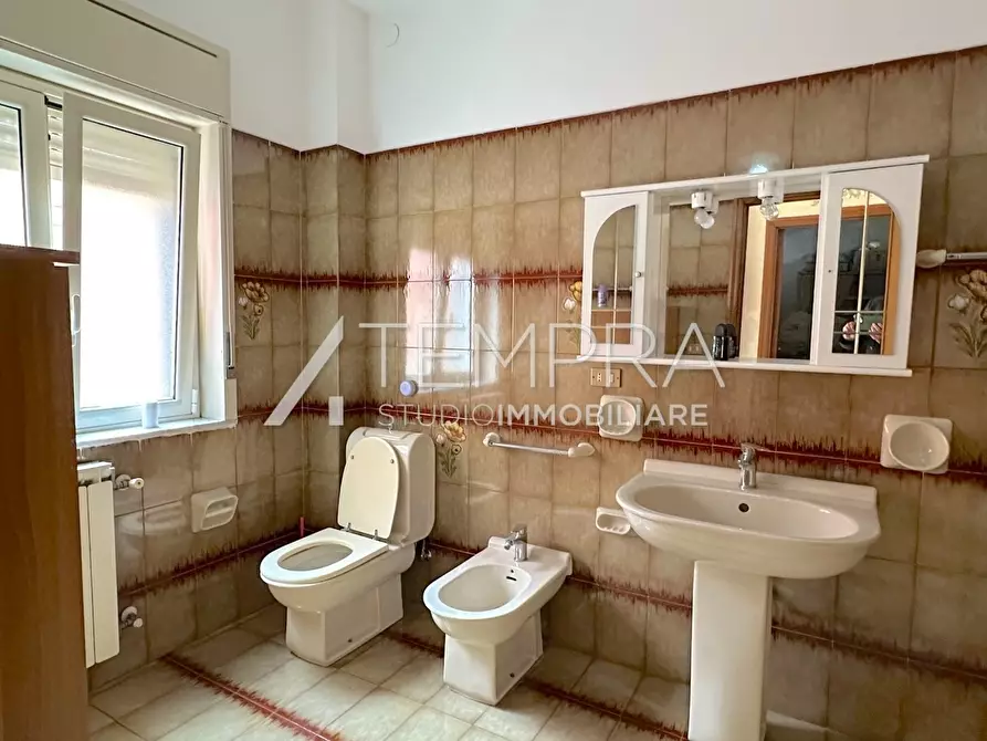 Immagine 14 di Appartamento in vendita  a Adrano