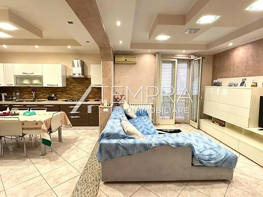 Immagine 3 di Appartamento in vendita  a Aci Castello