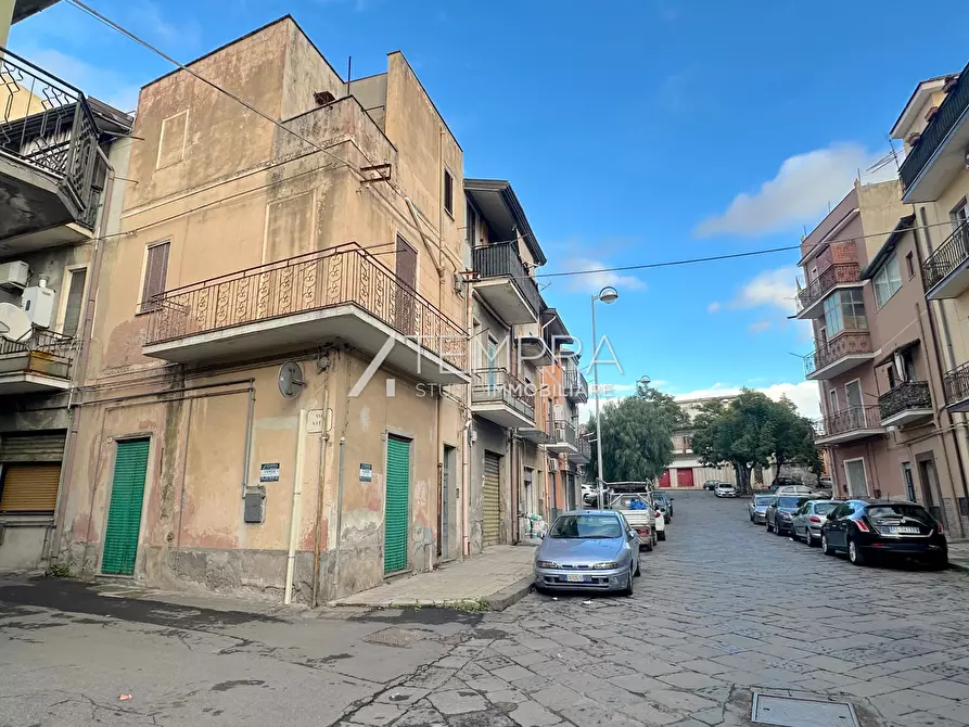 Immagine 20 di Casa indipendente in vendita  in Piazza Giuseppe di Vittorio a Adrano