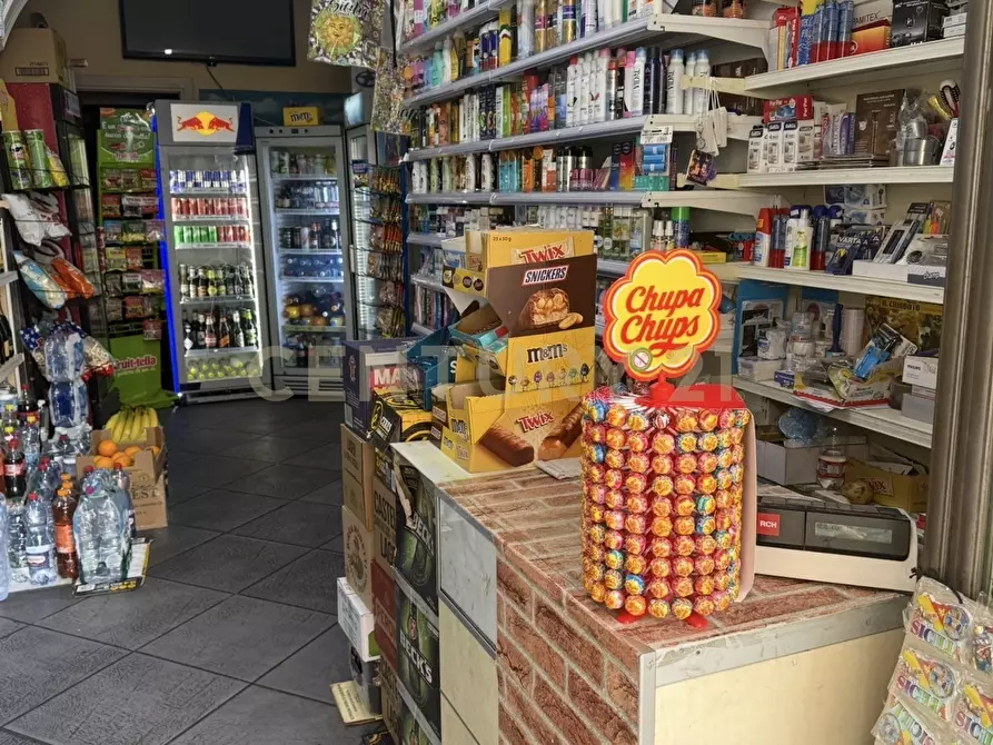 Immagine 6 di Locale commerciale in vendita  in Via Antonino di Sangiuliano 255 a Catania